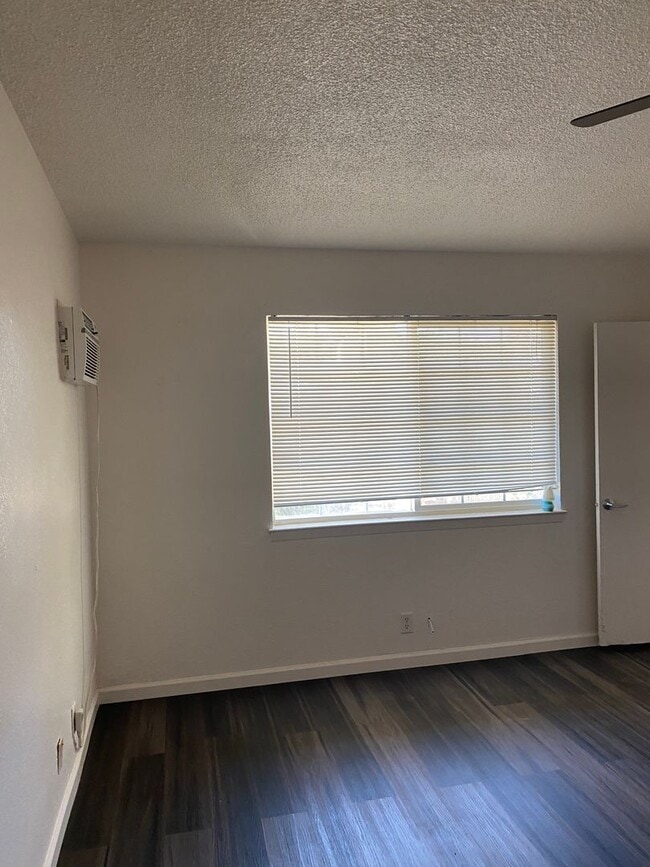 Building Photo - Now Available!! Quaint Los Banos Home
