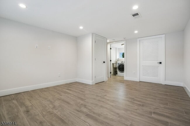 Building Photo - 30 Hemlock Terrace