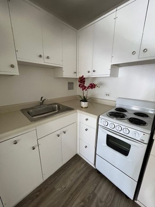 Primary Photo - NEWLY RENOVATED! THE TOWN HOUSE CONDO!