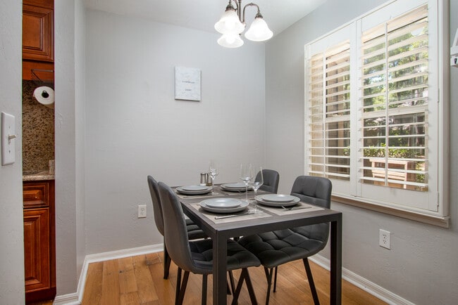 Building Photo - Magnolia Walk