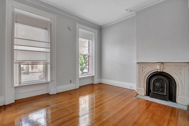 Interior Photo - 42 Trumbull Street