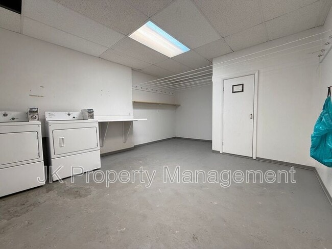 Building Photo - 310 5th St N