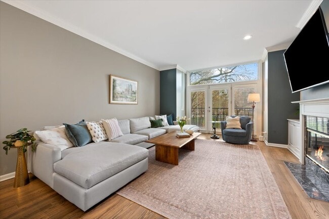 Building Photo - 1214 W School St