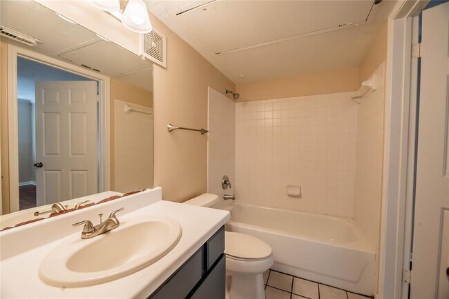 Building Photo - 501 W 26th St