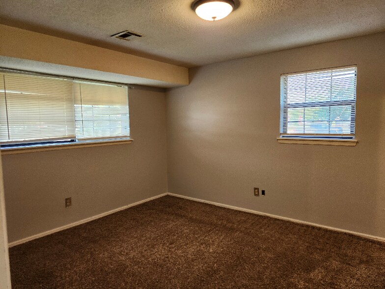 Building Photo - 3112 Chetwood Dr