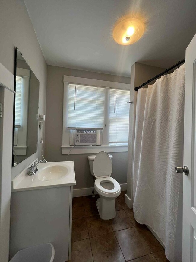 Building Photo - Charming 3-Bedroom, 2-Bathroom Two-Story H...