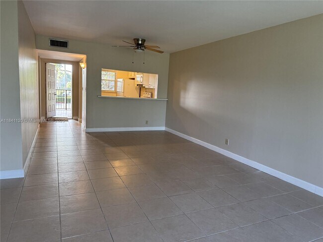 Building Photo - 1811 Sabal Palm Dr