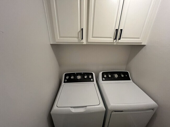 Building Photo - 3 bedroom, 3 bathroom home in the heart of Elk Grove