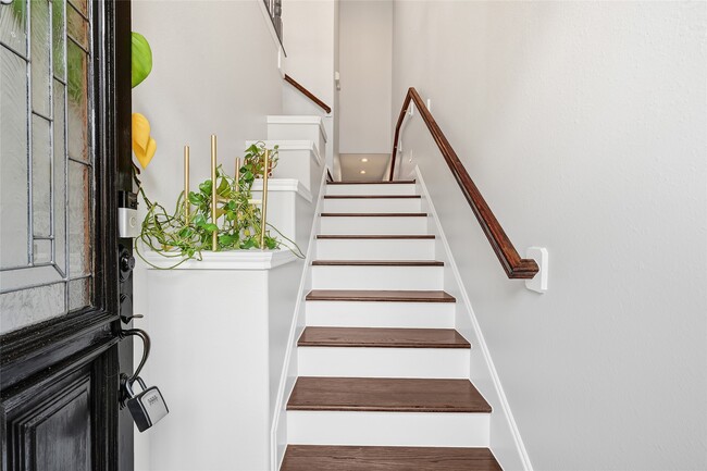 Building Photo - 1320 Studer St