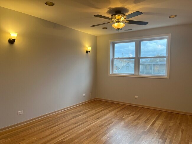 Building Photo - 449 W 37th St