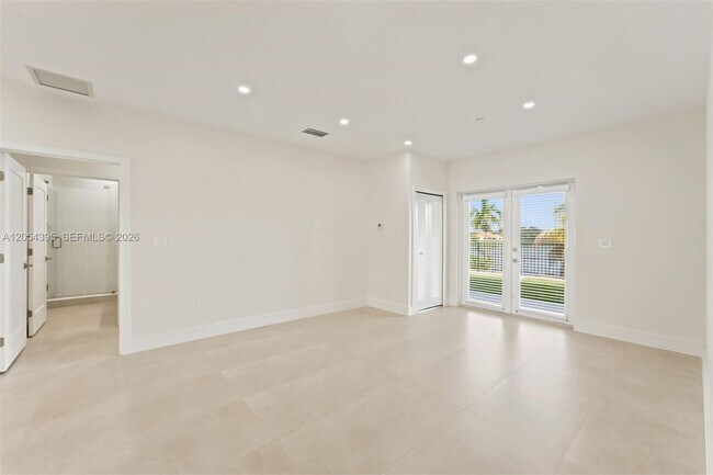 Building Photo - 4732 SW 87th Ct
