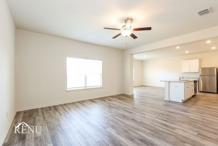 Building Photo - 2810 Praline Ferry