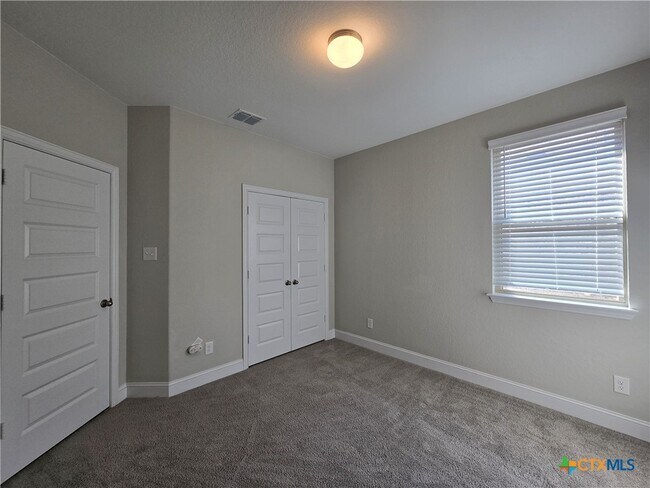 Building Photo - 1324 Spring Row St