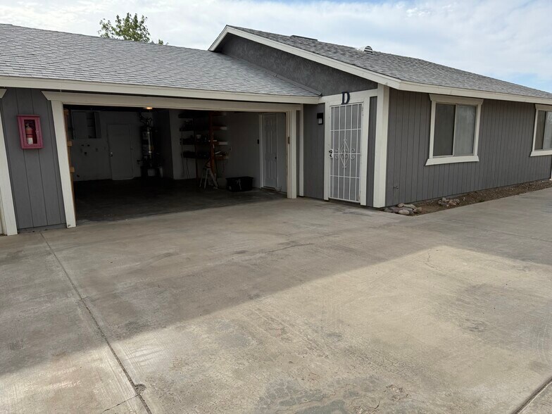 Building Photo - 13965 Smoketree St