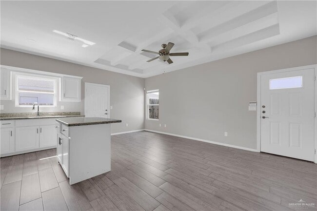 Building Photo - 16 S Dahlia St