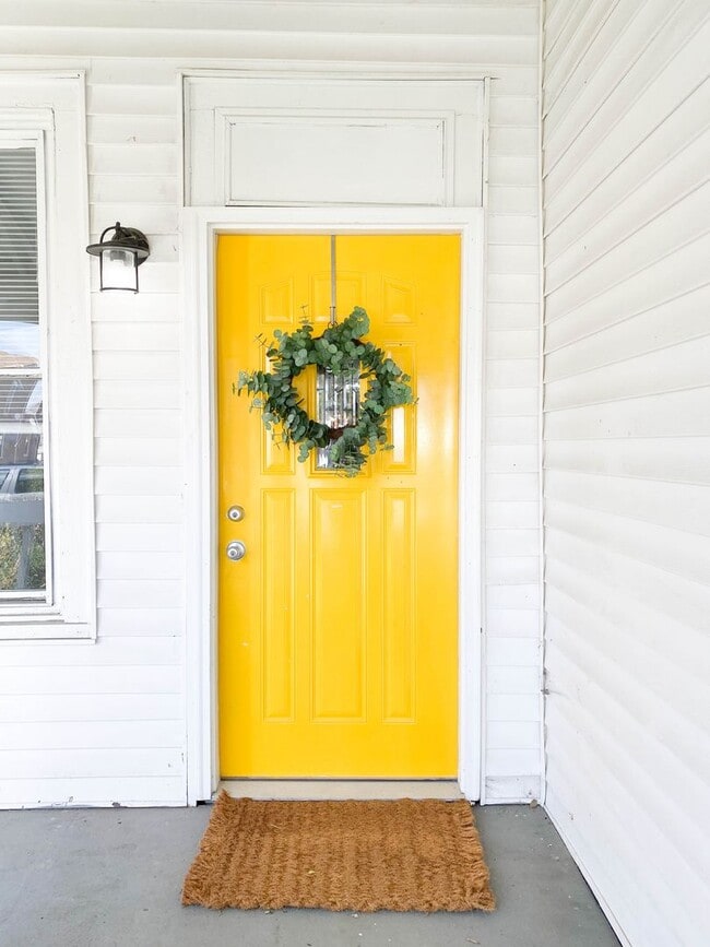 Building Photo - Beautiful 3 Bedroom Home!