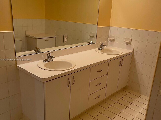 Building Photo - 2436 Raleigh St