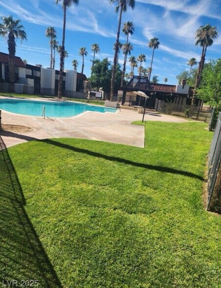 Building Photo - 1405 Vegas Valley Dr