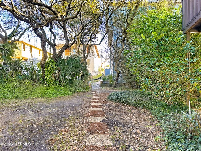 Building Photo - 2009 Seminole Rd