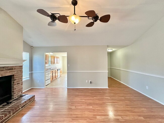 Building Photo - Discover the charm of this 3 bed 2 bath ex...