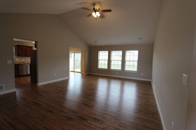 Building Photo - 721 Promenade Dr