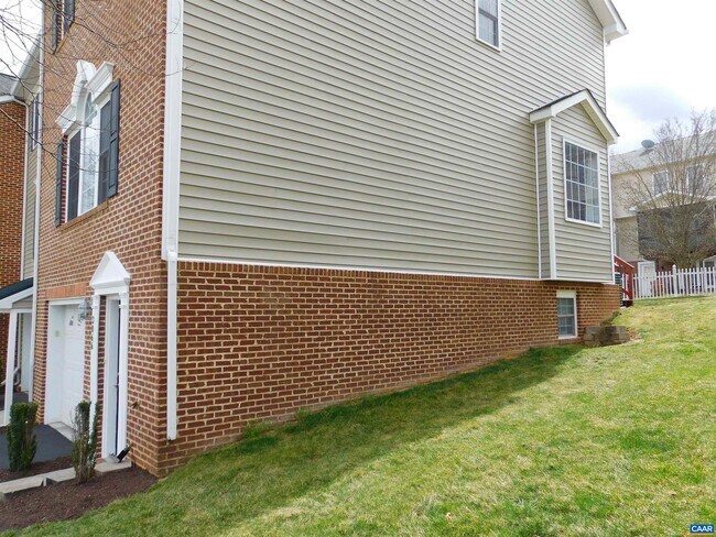Building Photo - 3066 Crystal Spring Ln