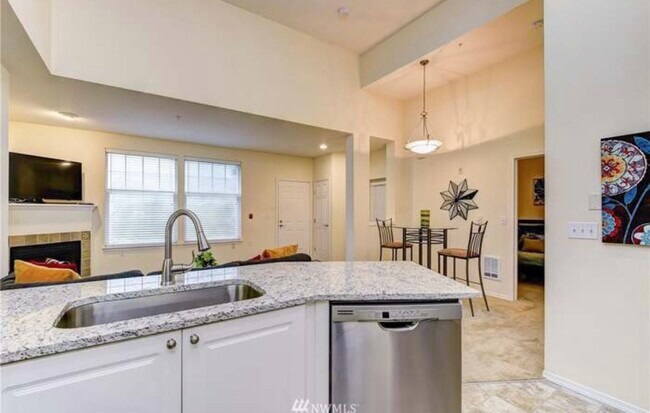 Building Photo - 16125 Juanita Woodinville Way NE