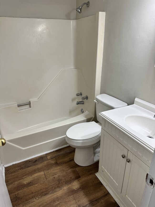 Building Photo - 138 Village Ct