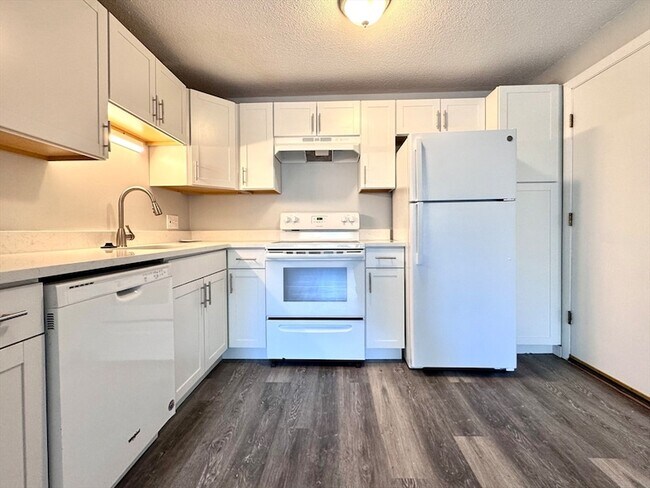 Building Photo - 128 North St