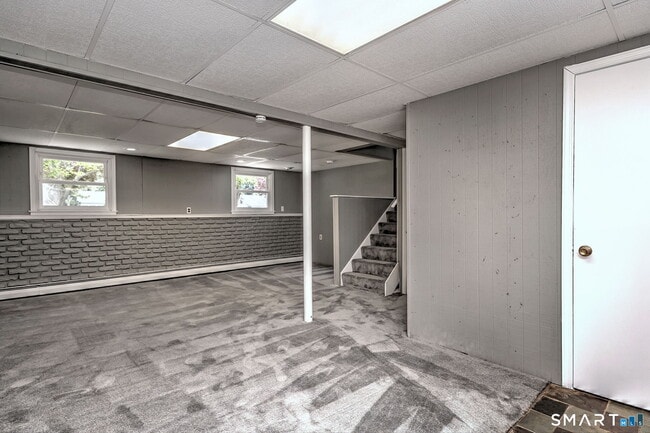 Building Photo - 68 Pond Hill Rd