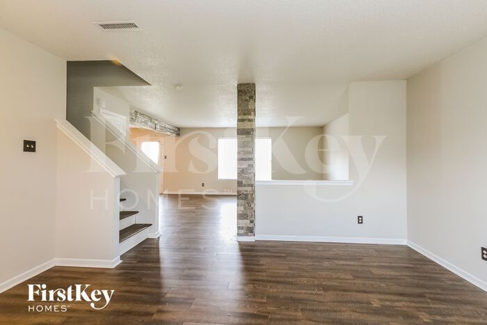 Building Photo - 8440 Wanda Lake Dr