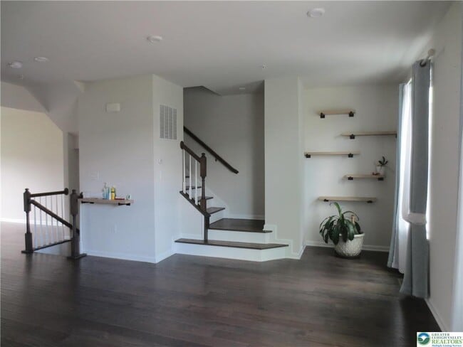 Building Photo - 2407 Cook Dr