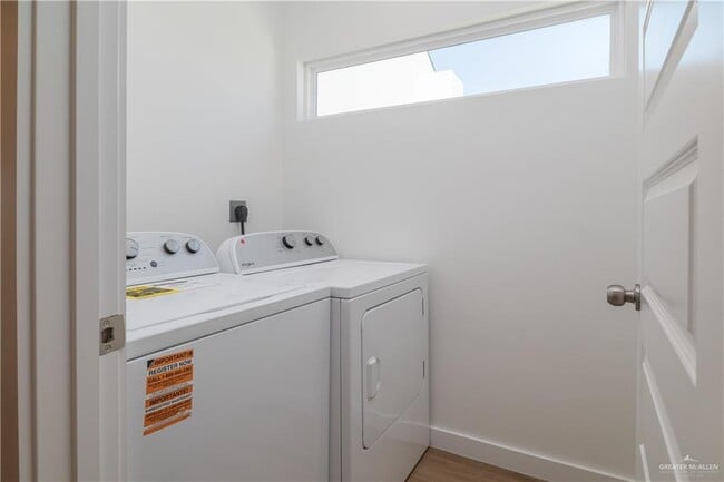 Building Photo - 25 Warbler Ave