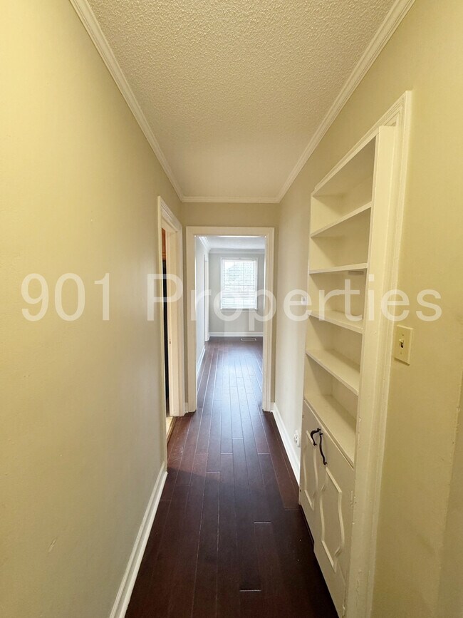 Building Photo - 81 S Larchmont Dr