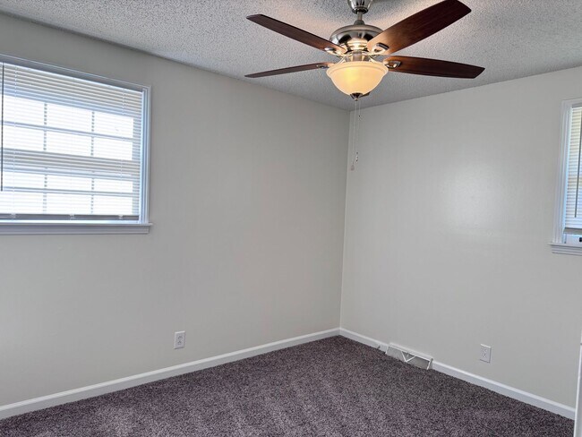 Building Photo - Must see!! 3BD/3BA Fully Finished Basement and Corner Lot!!