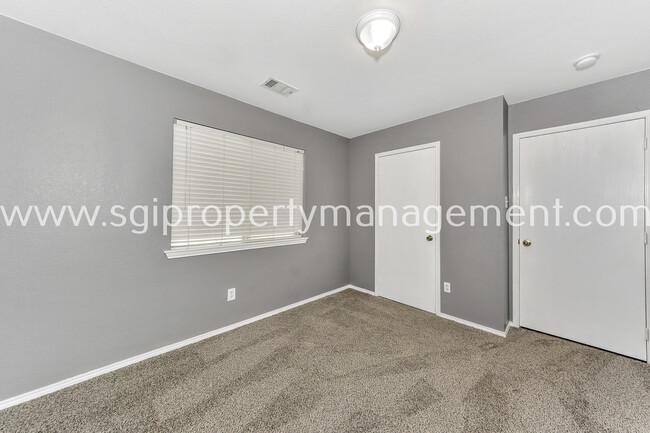 Building Photo - 413 Windy Hill Ln