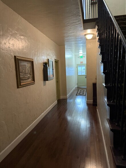 Building Photo - 1201 N Orange Grove Ave