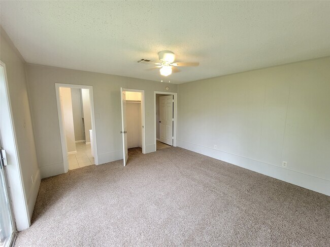 Building Photo - 2205 Velma St