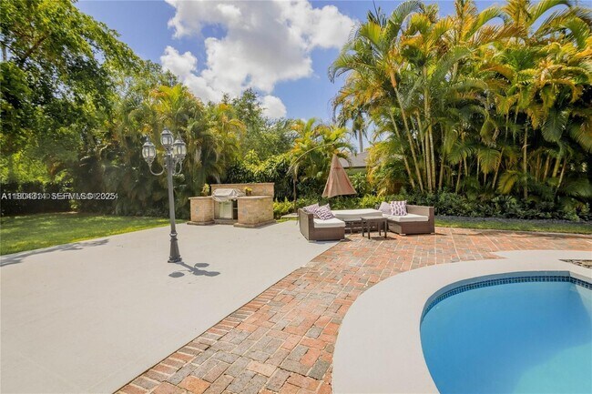 Building Photo - 8500 SW 70th St