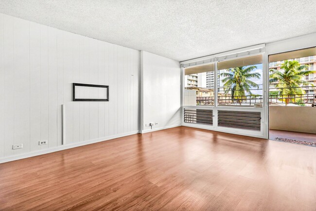 Building Photo - Bright and spacious 1 bedroom 1 bath condo in Makiki !
