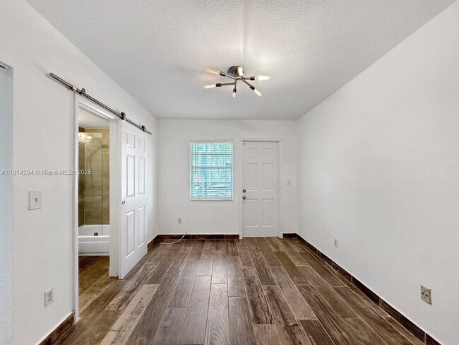 Building Photo - 901 Euclid Ave