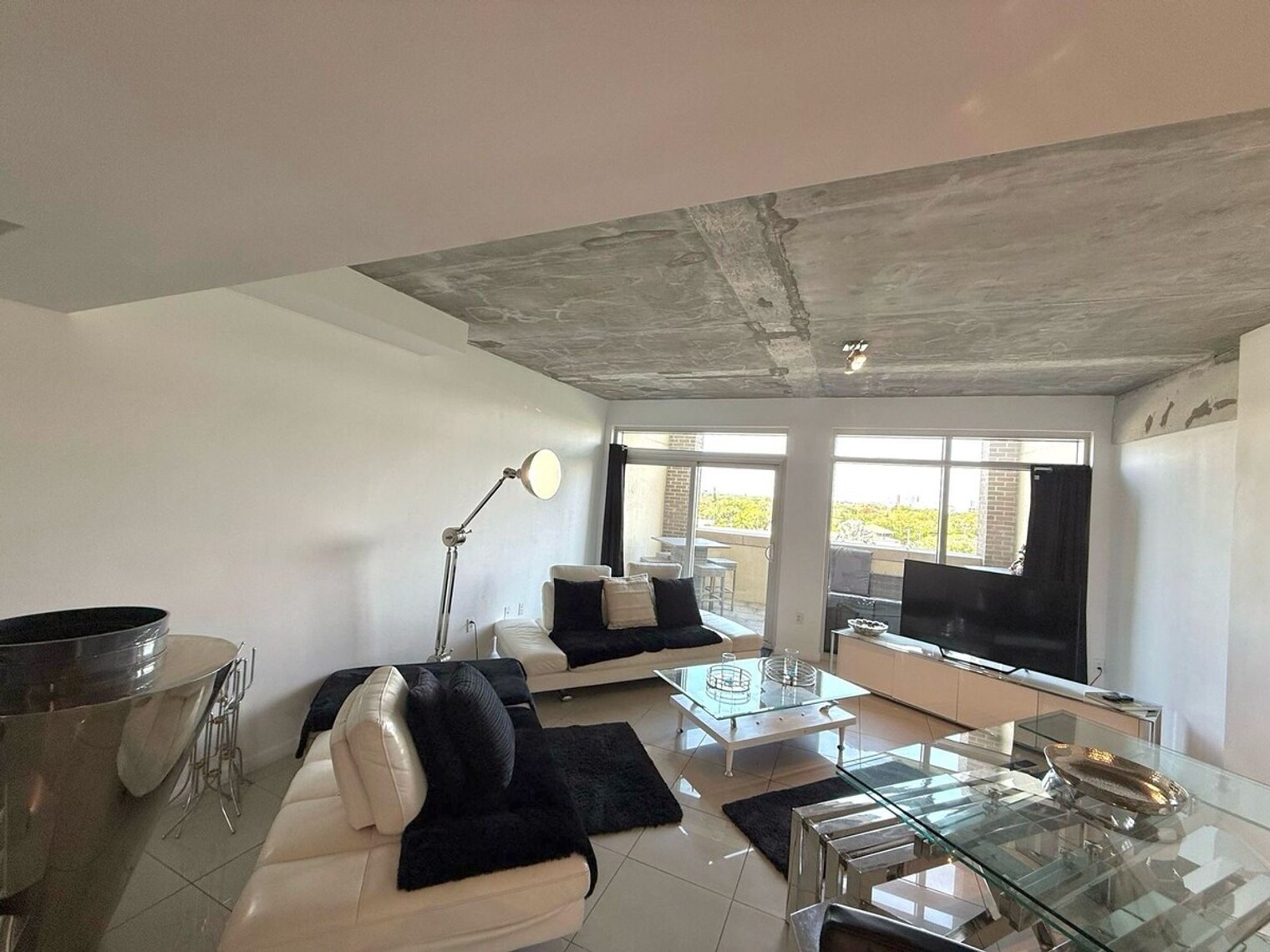 Building Photo - 139 NE 32nd St