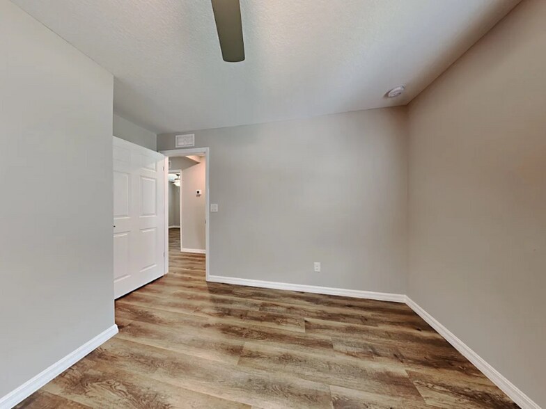 2932 SW 5th Ave 2932 SW 5th Ave - 2932 Sw 5th Ave Cape Coral Fl Building Photo