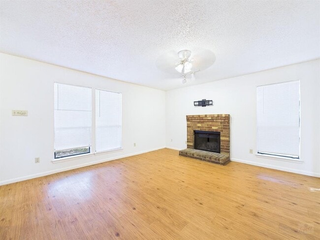 Building Photo - 8502 Lyndon Ln