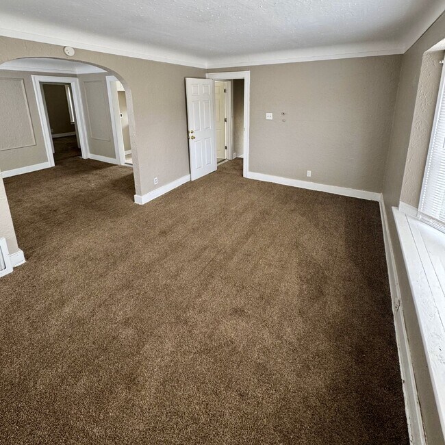 Building Photo - Now Leasing!!! 16730 Woodingham Dr, Detroi...