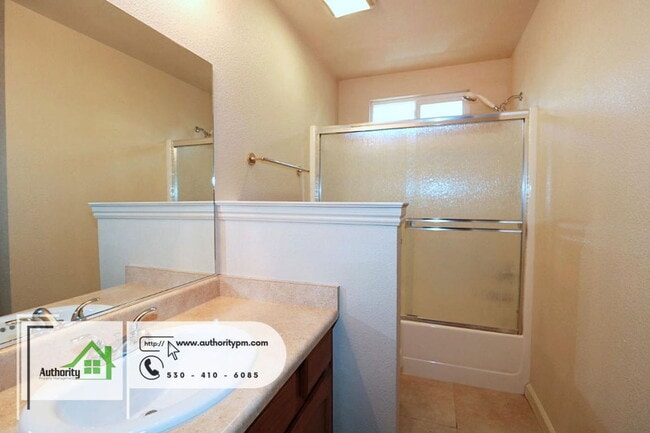 Building Photo - 3700 Silvario Ct