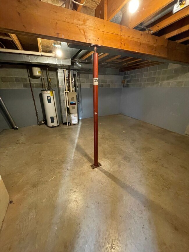 Building Photo - 3 Bed 2 Bath Townhouse in Manchester