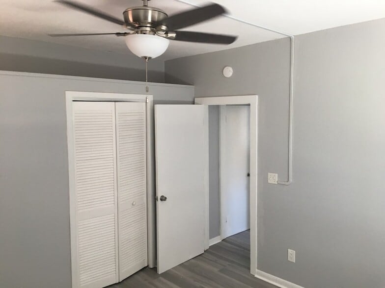 Building Photo - 408 Armada Rd S