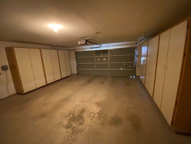 Building Photo - North West Fresno Home, 3BR/2BA, 1878sf, B...