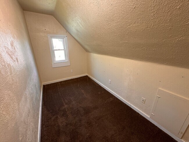 Building Photo - 2308 W Burnham St